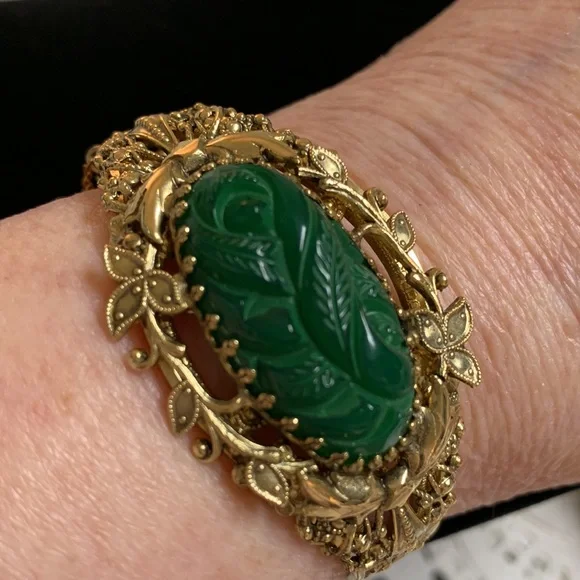 Whiting & Davis Vintage GoldTone Bracelet w/Green Gemstone with a Rose carved in - Picture 3 of 15